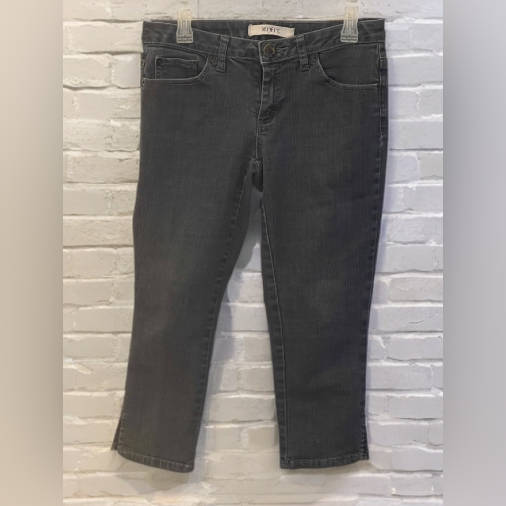 MIXIT Straight Leg Capri Jeans with Smooth Denim
